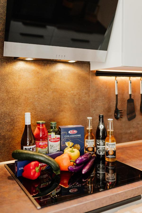 Design Apartment Stadtfeld-Ost Mit Netflix & 2 Schlafzimmern Maagdenburg Buitenkant foto